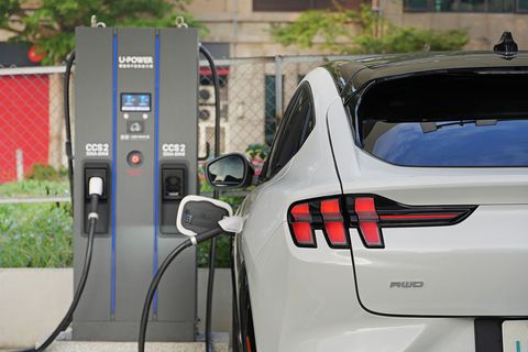 U-POWER 全臺已建置 CCS2 規格共 44 席充電車位,滿足車主於日常及環島旅遊充電使用皆相當便利。
